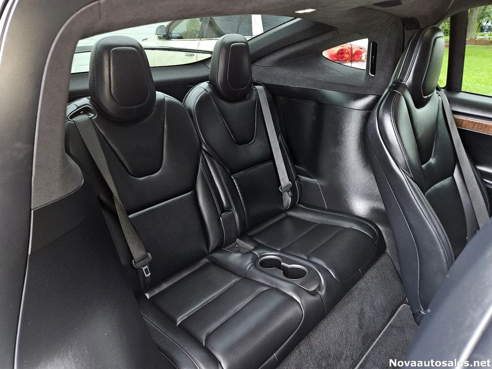 2020 Tesla Model X - Image 17 of 21