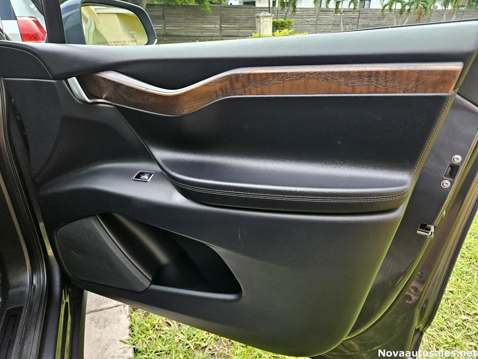 2020 Tesla Model X - Image 14 of 21
