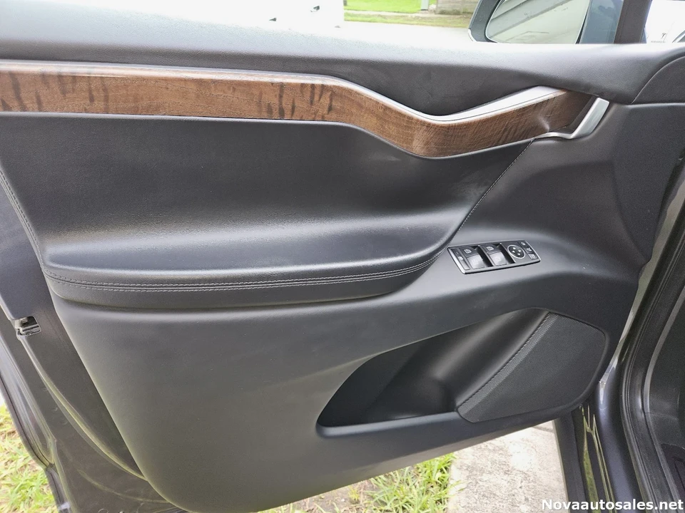 2020 Tesla Model X - Image 9 of 21