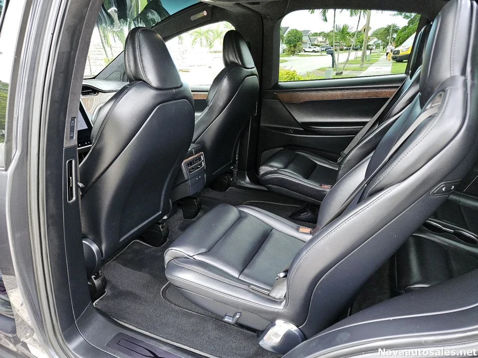 2020 Tesla Model X - Image 15 of 21