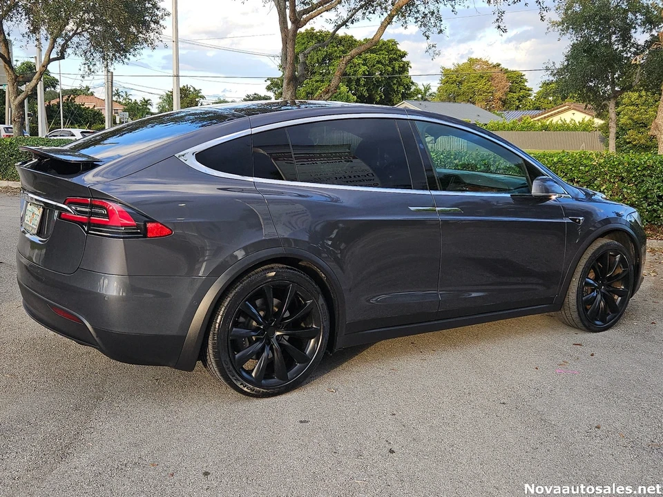 2020 Tesla Model X - Image 6 of 21