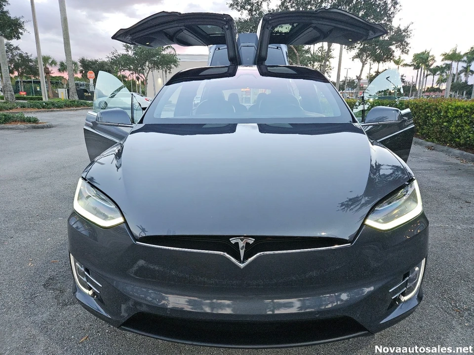 2020 Tesla Model X - Image 7 of 21