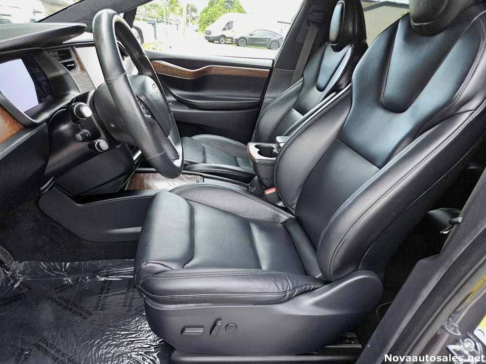 2020 Tesla Model X - Image 11 of 21