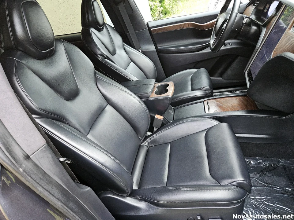 2020 Tesla Model X - Image 12 of 21