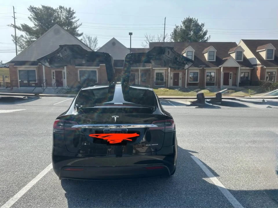2020 Tesla Model X - Image 2 of 6