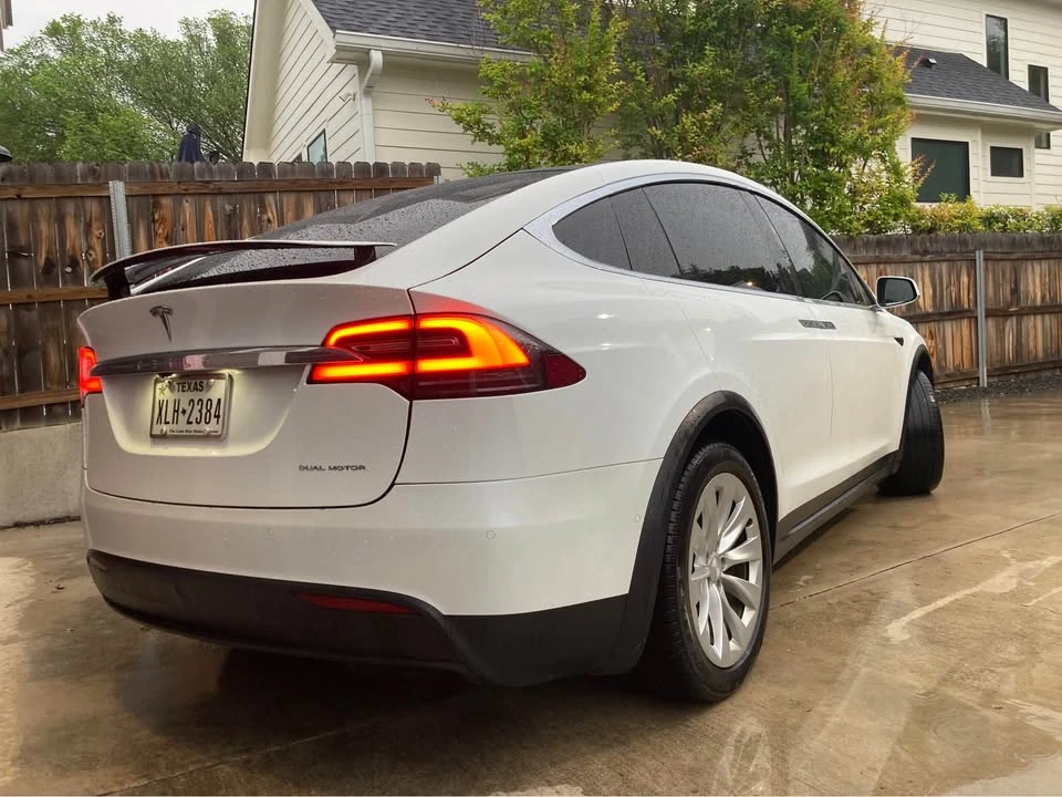 2020 Tesla Model X - Image 11 of 21