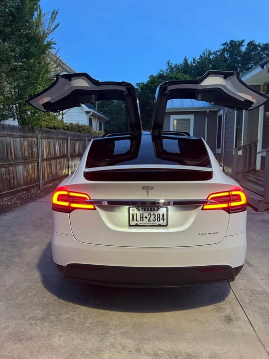 2020 Tesla Model X - Image 7 of 21