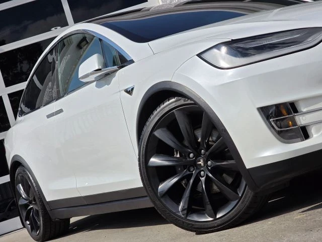 2020 Tesla Model X - Image 13 of 21