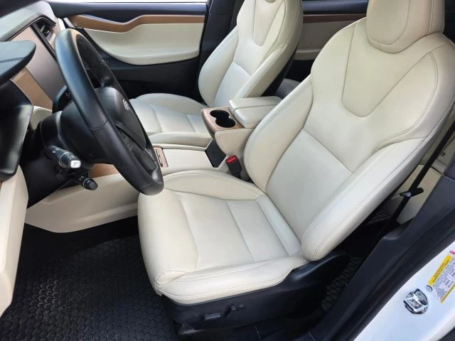 2020 Tesla Model X - Image 17 of 21