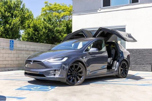 2020 Tesla Model X - Image 8 of 21