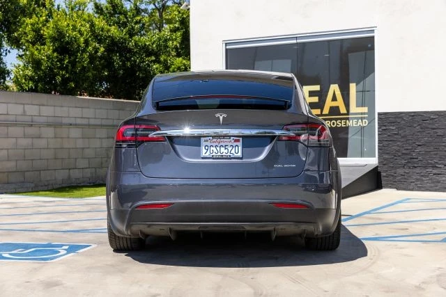 2020 Tesla Model X - Image 12 of 21