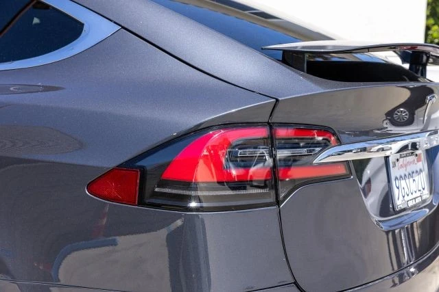 2020 Tesla Model X - Image 11 of 21
