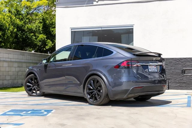 2020 Tesla Model X - Image 10 of 21