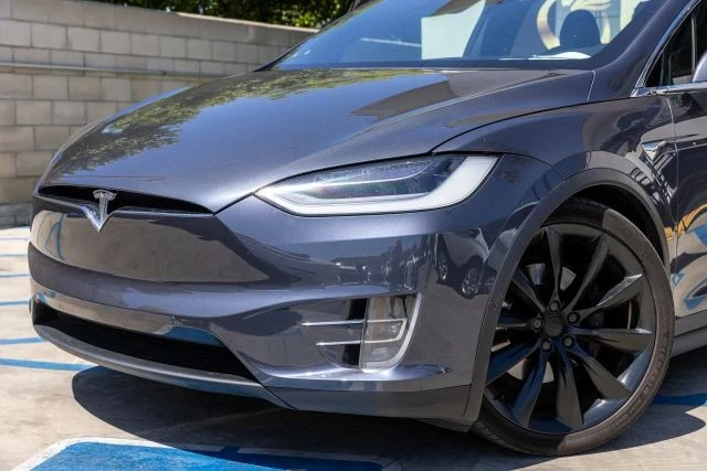2020 Tesla Model X - Image 7 of 21