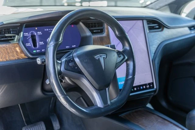 2020 Tesla Model X - Image 20 of 21