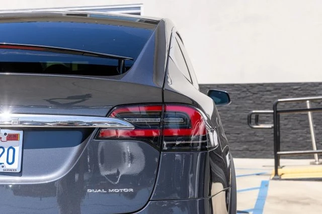 2020 Tesla Model X - Image 14 of 21