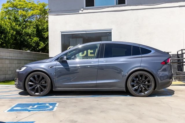 2020 Tesla Model X - Image 9 of 21