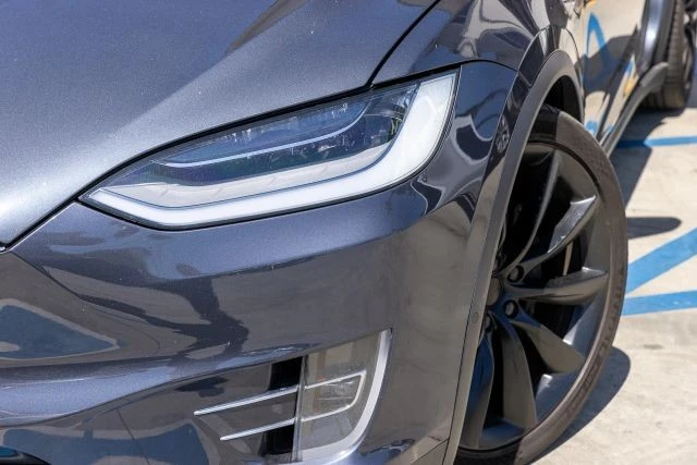 2020 Tesla Model X - Image 15 of 21
