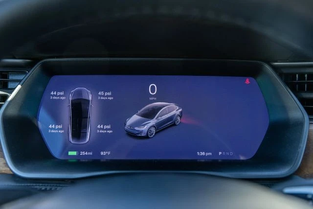 2020 Tesla Model X - Image 16 of 21