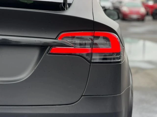 2020 Tesla Model X - Image 9 of 21