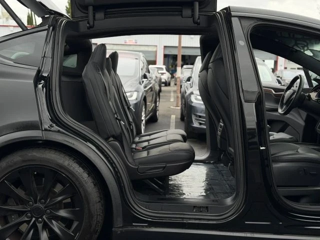 2020 Tesla Model X - Image 18 of 21