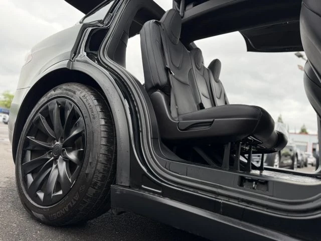 2020 Tesla Model X - Image 17 of 21
