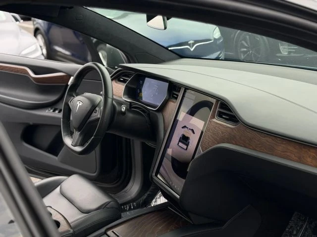 2020 Tesla Model X - Image 19 of 21
