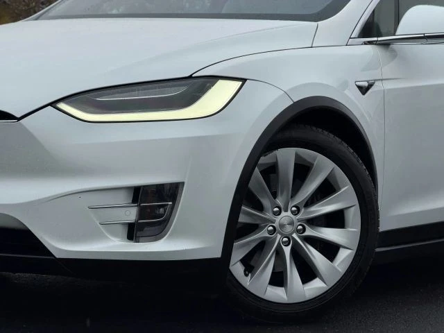 2020 Tesla Model X - Image 2 of 12