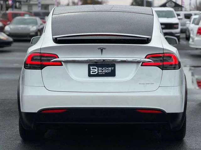 2020 Tesla Model X - Image 9 of 12