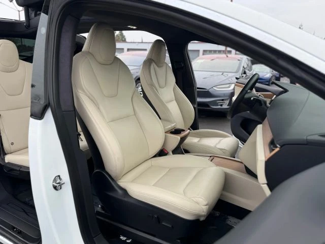 2020 Tesla Model X - Image 16 of 21