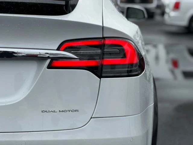 2020 Tesla Model X - Image 10 of 12
