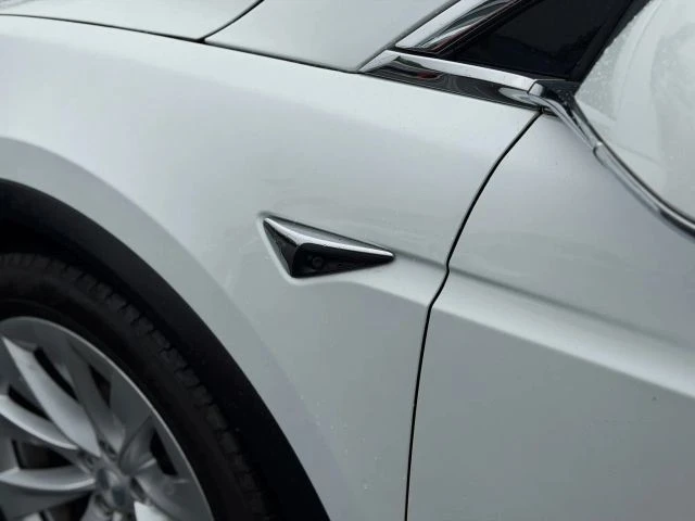 2020 Tesla Model X - Image 8 of 12