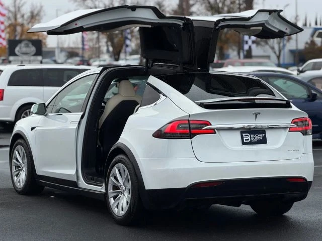 2020 Tesla Model X - Image 14 of 21