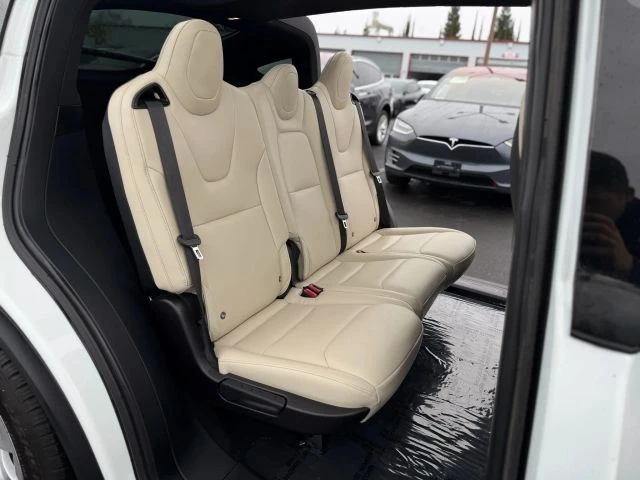 2020 Tesla Model X - Image 17 of 21