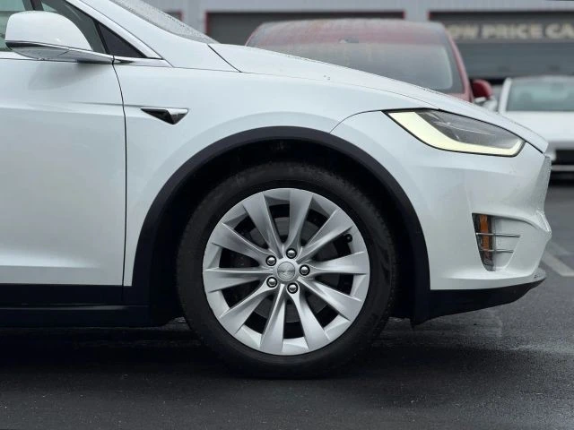 2020 Tesla Model X - Image 7 of 12
