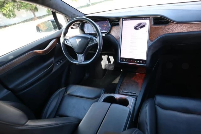 2020 Tesla Model X - Image 17 of 21