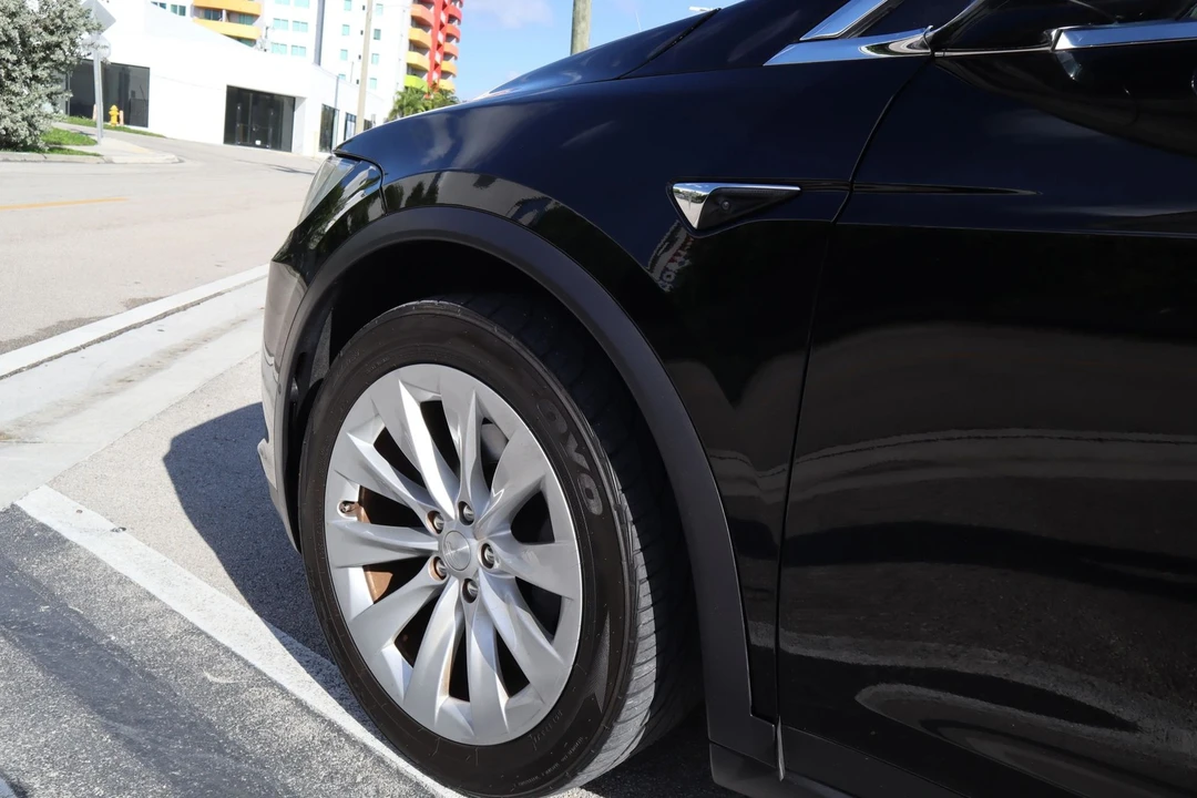 2020 Tesla Model X - Image 10 of 21