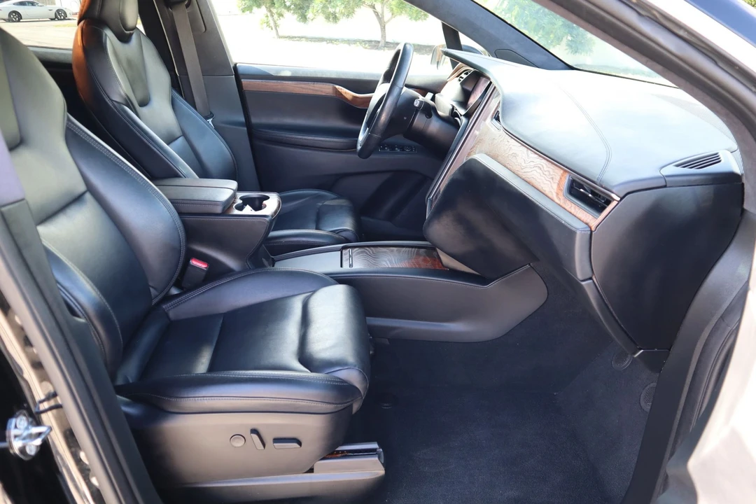 2020 Tesla Model X - Image 12 of 21