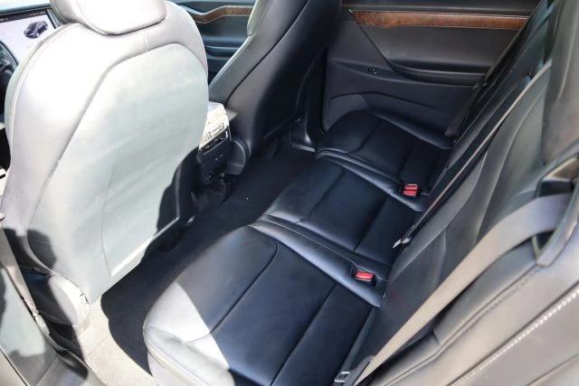 2020 Tesla Model X - Image 18 of 21