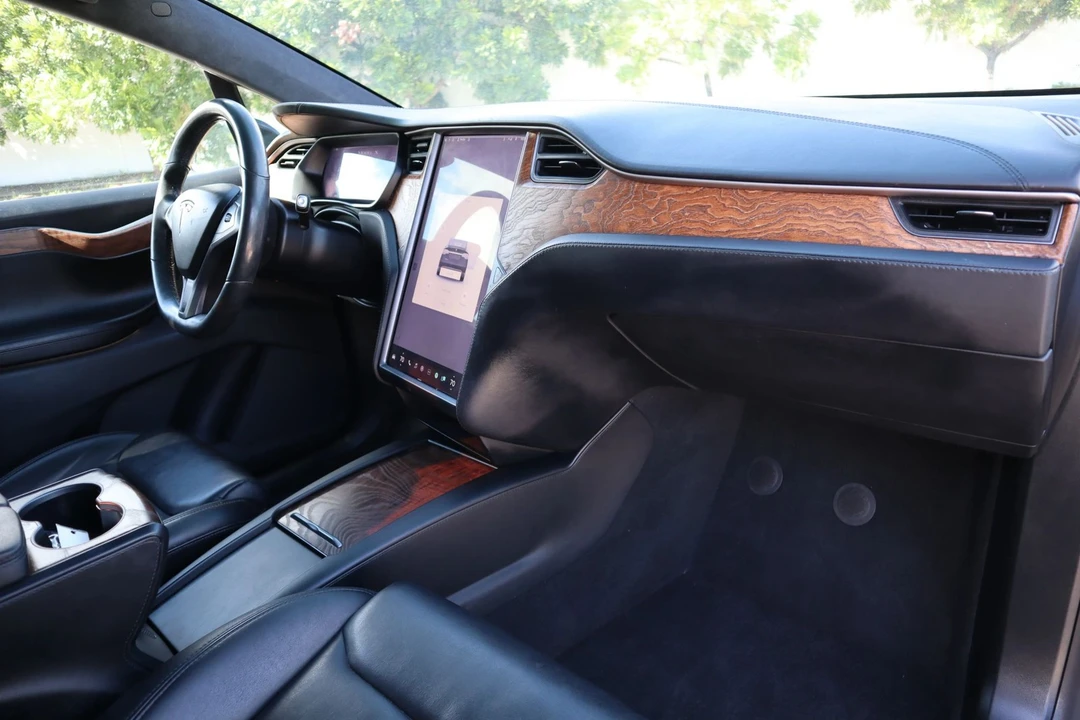 2020 Tesla Model X - Image 14 of 21