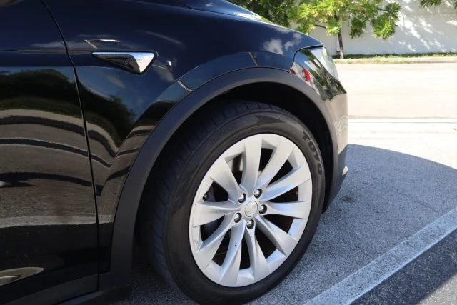 2020 Tesla Model X - Image 12 of 21