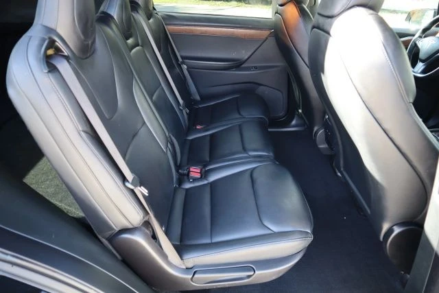 2020 Tesla Model X - Image 16 of 21