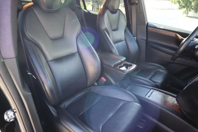 2020 Tesla Model X - Image 14 of 21
