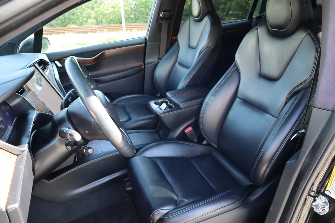 2020 Tesla Model X - Image 19 of 21