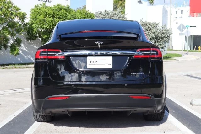2020 Tesla Model X - Image 8 of 21