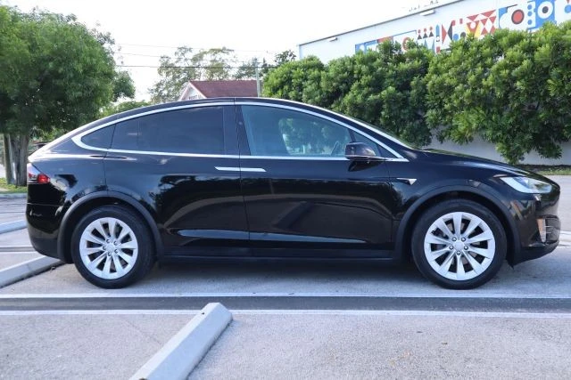 2020 Tesla Model X - Image 6 of 21