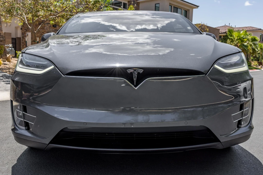 2020 Tesla Model X - Image 2 of 31