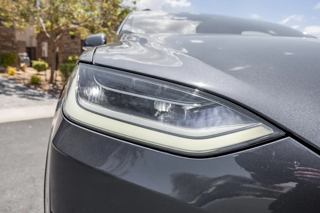 2020 Tesla Model X - Image 13 of 31