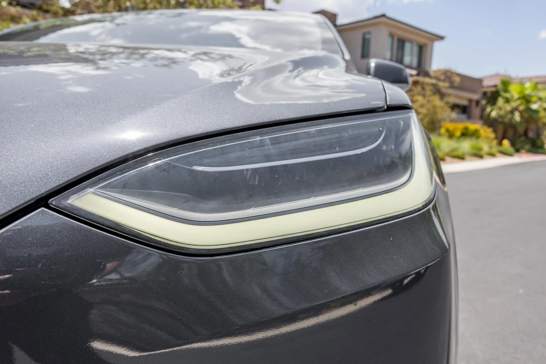 2020 Tesla Model X - Image 15 of 31