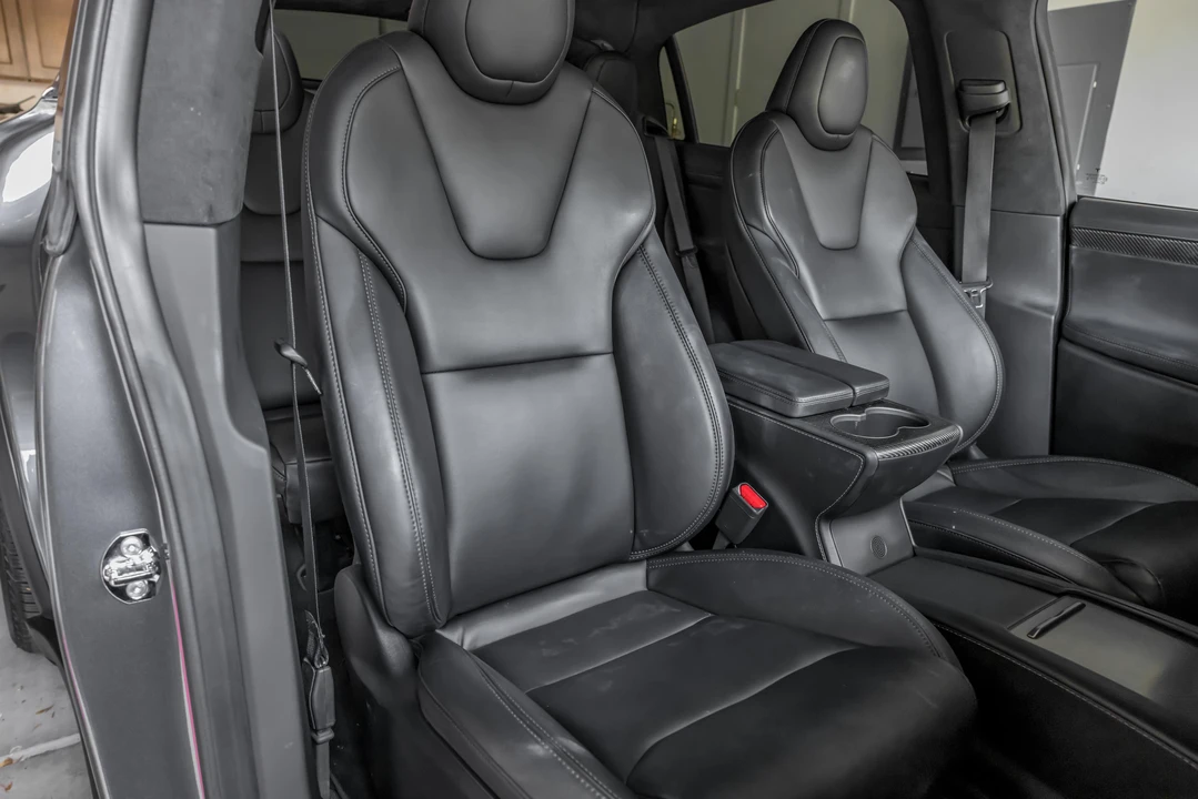 2020 Tesla Model X - Image 28 of 31